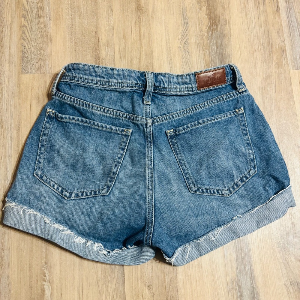 Women’s Hollister High-Rise Denim Shorts button fly size 3 W26 - Picture 2 of 7